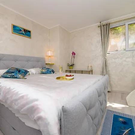 Guest house Delfin 4*